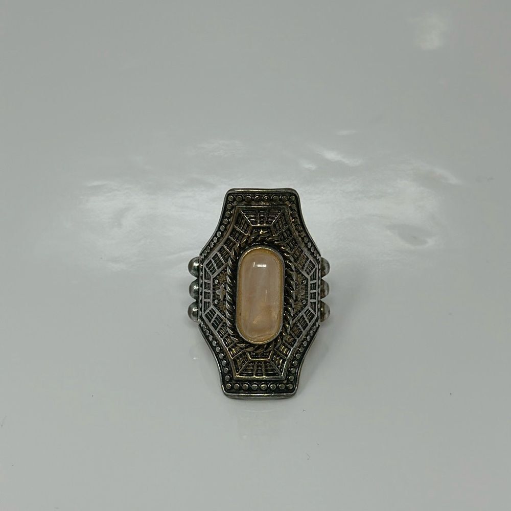 Stunning costume jewelry ring with stone